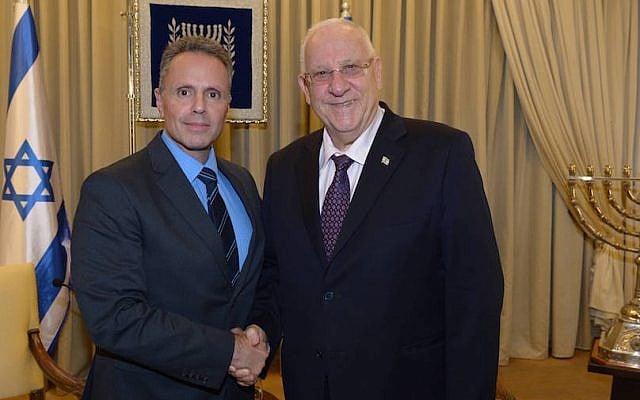 Apple's Johny Srouji (L) with President Reuven Riviin (Photo credit: Amos Ben Gershom/GPO) Apple's Johny Srouji (L) with President Reuven Riviin (Photo credit: Amos Ben Gershom/GPO)