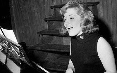 In this Jan. 5, 1966, file photo, singer Lesley Gore rehearses at a piano, in New York. (Photo credit: AP/Dan Grossi, File)