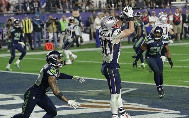 New England Patriots wide receiver Danny Amendola (80) catches a 4-yard touchdown pass in front of Seattle Seahawks free safety Earl Thomas (29) during the second half of NFL Super Bowl XLIX football game Sunday, Feb. 1, 2015, in Glendale, Ariz. (Photo credit: AP/Brynn Anderson) New England Patriots wide receiver Danny Amendola (80) catches a 4-yard touchdown pass in front of Seattle Seahawks free safety Earl Thomas (29) during the second half of NFL Super Bowl XLIX football game Sunday, Feb. 1, 2015, in Glendale, Ariz. (Photo credit: AP/Brynn Anderson)