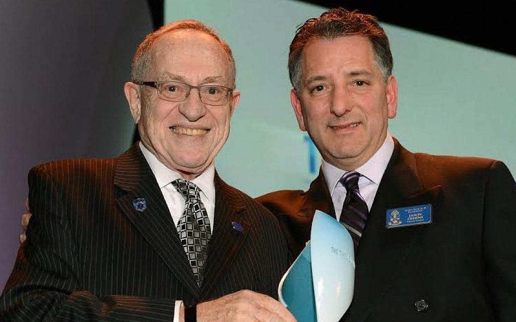 Alan Dershowitz with Jason Oshins at The Times of Israel Gala in New York, February 15, 2015 (photo credit: Peter Halmagyi)