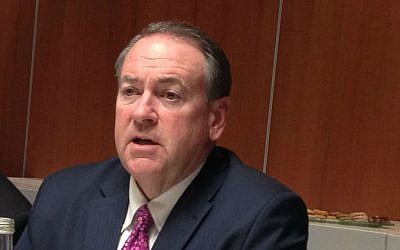 US presidential hopeful Mike Huckabee speaking to reporters in Jerusalem, February 15, 2015. (photo credit: Raphael Ahren/Times of Israel)