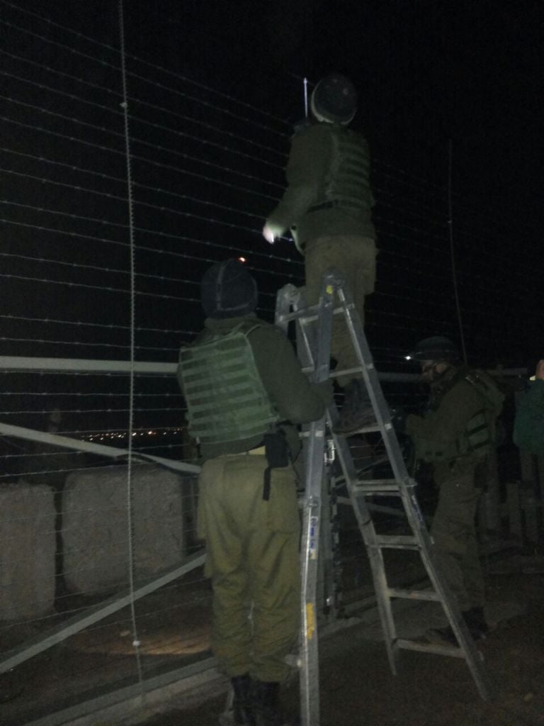 Kometz soldiers working on the northern section of the Gaza border fence (photo credit: Netta Asner/ IDF Spokesperson's Unit)