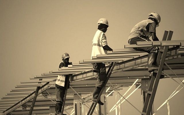 Workers built the 28,382 panel solar field in less than a year. It will provide 15,000 home with power, increasing Rwanda’s energy supply by 6 percent. (photo: Courtesy Gigawatt Global) Workers built the 28,360 panel solar field in less than a year. It will provide 15,000 home with power, increasing Rwanda’s energy supply by 6 percent. (photo: Courtesy Gigawatt Global)