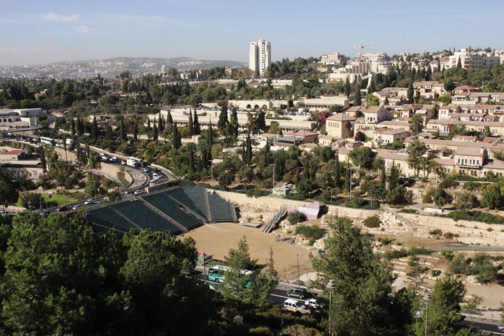 Looking down to Yemin Moshe and Sultan's Pool from the Old City of Jerusalem ramparts (photo credit: Shmuel Bar-Am) Looking down to Yemin Moshe and Sultan's Pool from the Old City of Jerusalem ramparts (photo credit: Shmuel Bar-Am)