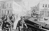 German soldiers march into Athens in 1941 (Photo credit: CC-BY-SA Bundesarchiv, Bild 101I-164-0357-29A / Rauch)