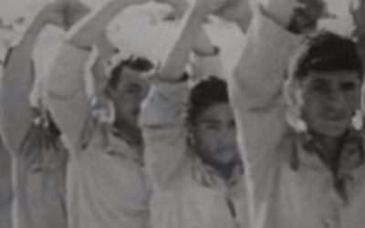 Egyptian Army prisoners surrendering to Israeli forces during the Six Day War (screen capture: YouTube/WarArchives)