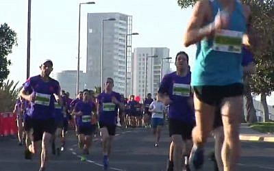Runners in the 2015 Tel Aviv marathon, February 27, 2015 (screen capture: YouTube)