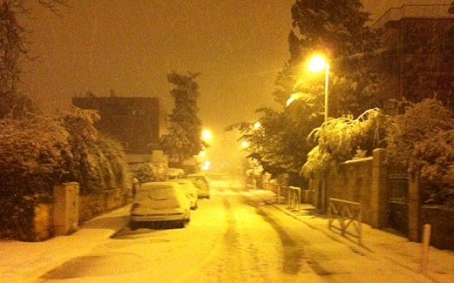 Snow blankets a Jerusalem street, February 20, 2015 (photo credit: Times of Israel/Lazar Berman) Snow blankets a Jerusalem street, February 20, 2015 (photo credit: Times of Israel/Lazar Berman)