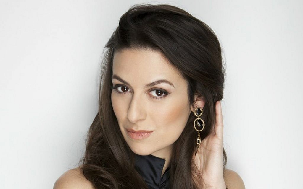 Israeli soprano Chen Reis sang at the Vatican's Christmas mass at the behest of Pope Francis in December 2014. (Paul Marc Mitchell) Israeli soprano Chen Reis sang at the Vatican's Christmas mass at the behest of Pope Francis in December 2014. (Paul Marc Mitchell)