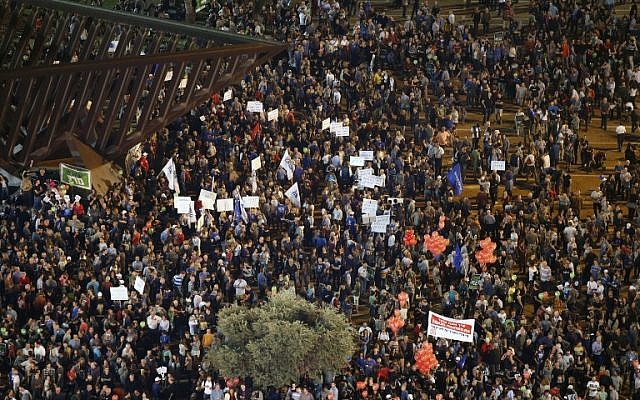 Israelis take part in a rally to ask for a change in the Israeli policy on March 7, 2015 on Rabin Square in Tel Aviv. Israelis go to the polls on March 17, in a vote that looks set to bring right wing Prime Minister Benjamin Netanyahu a fourth term in office. (photo credit: AFP/JACK GUEZ) Israelis take part in a left-wing rally on March 7, 2015 on Rabin Square in Tel Aviv. Israelis go to the polls on March 17, in a vote that looks set to bring right-wing Prime Minister Benjamin Netanyahu a fourth term in office. (photo credit: AFP/JACK GUEZ)