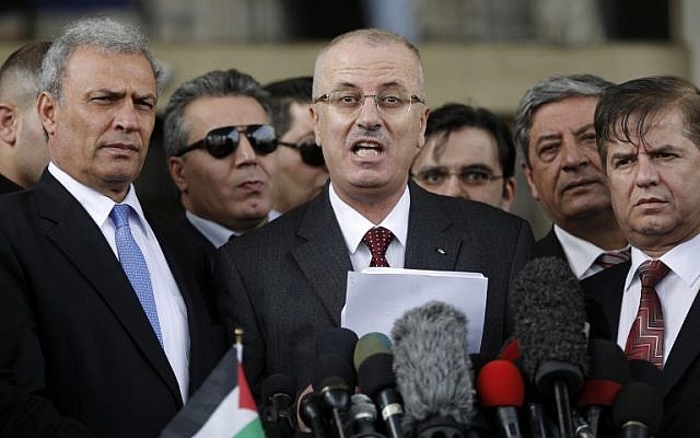 Palestinian Authority Prime Minister Rami Hamdallah speaks during a press conference in Gaza City on March 25, 2015 (AFP Photo/Mohammed Abed) Palestinian Authority Prime Minister Rami Hamdallah speaks during a press conference in Gaza City on March 25, 2015 (AFP Photo/Mohammed Abed)