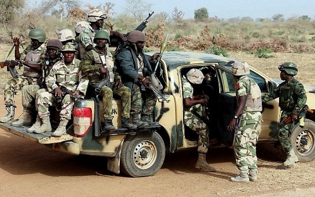 IIllustrative photo of Nigerian army soldiers on patrol on March 5, 2015. (Photo credit: AFP/SUNDAY AGHAEZE) IIllustrative photo of Nigerian army soldiers on patrol on March 5, 2015. (Photo credit: AFP/SUNDAY AGHAEZE)