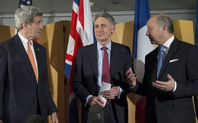 US Secretary of State John Kerry (L), British Foreign Secretary Philip Hammond (C) and French Foreign Minister Laurent Fabius (L) talk after Secretary Hammond made a statement about their meeting regarding recent negotiations with Iran, in London on March 21, 2015 (AFP PHOTO / POOL / BRIAN SNYDER) US Secretary of State John Kerry (L), British Foreign Secretary Philip Hammond (C) and French Foreign Minister Laurent Fabius (L) talk after Secretary Hammond made a statement about their meeting regarding recent negotiations with Iran, in London on March 21, 2015 (AFP PHOTO / POOL / BRIAN SNYDER)
