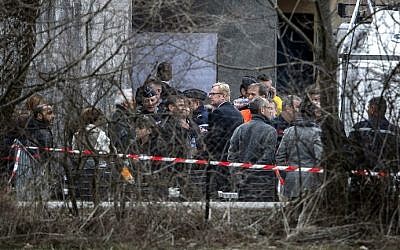 A group of people, including relatives of the Germanwings Airbus A320 crash victims, arrive in Seyne-les-Alpes on March 26, 2015. (photo credit: AFP/JEFF PACHOUD) 