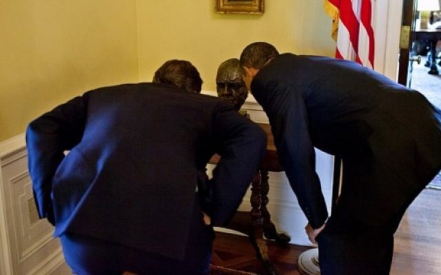 Illustrative photo: US President Barack Obama shows British Prime Minister David Cameron a bust of Sir Winston Churchill in the private residence of the White House,on July 20, 2010. House speaker John Boehner is expected to give Prime Minister Benjamin Netanyahu a bust of Churchill as a gift on Tuesday. (photo credit: White House/Pete Souza) Illustrative photo: US President Barack Obama shows British Prime Minister David Cameron a bust of Sir Winston Churchill in the private residence of the White House,on July 20, 2010. House speaker John Boehner is expected to give Prime Minister Benjamin Netanyahu a bust of Churchill as a gift on Tuesday. (photo credit: White House/Pete Souza)