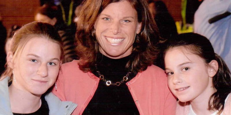 Rikki (left), Sima and Racheli Menora (Courtesy Sima Menora)
