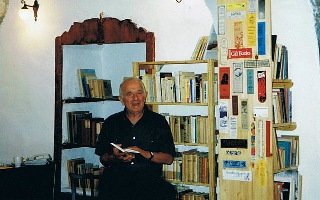 Yehuda Amichai reading his poetry Tmol Shilshom's opening in June 1994. (Courtesy)