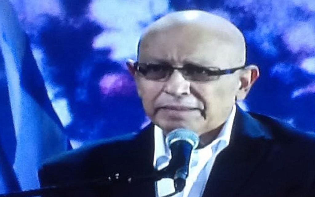 Ex-Mossad chief Meir Dagan speaks at an anti-Netanyahu election rally in Rabin Square, Tel Aviv, March 7, 2015 (screen capture: Channel 10)