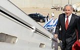 Prime Minister Benjamin Netanyahu boards a plane to go on an official state visit to Poland, on June 12, 2013. (Kobi Gideon/GPO/Flash 90)