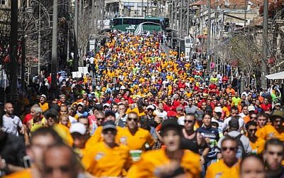 Illustrative image of marathon runners in Jerusalem (Uri Lenz/Flash90)