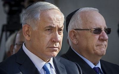 Prime Minister Benjamin Netanyahu and President Reuven Rivlin at a state memorial service for former tourism minister Rehavam Ze'evi, October 23, 2014. (Miriam Alster/FLASH90)