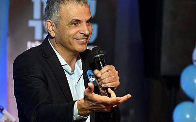 Moshe Kahlon says his recommendation for the role of prime minister may be the deciding factor and therefore both Netanyahu and Herzog should listen to him. (photo credit: Flash90)