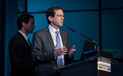 Zionist Union list Isaac Herzog speaks at a conference in Tel Aviv, Wednesday, March 11, 2015 (photo credit: FLASH90)