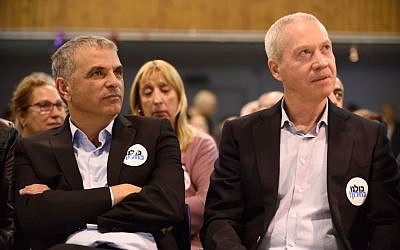 Moshe Kahlon, left, and candidate Yoav Galant attend an elections campaign event on March 12, 2015 in Ramat-Gan. (Photo credit: Gili Yaari /FLASH90)
