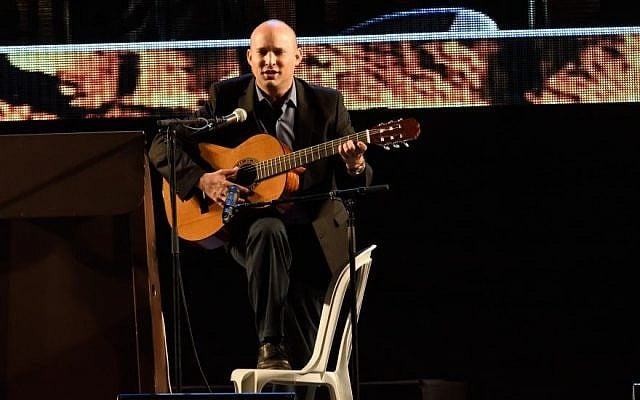 Naftali Bennett leading a sing along at a rally in Tel Aviv on March 15, 2015. photo credit: Gili Yaari/Flash90)