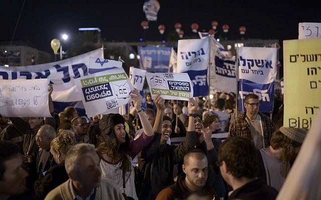 Right-wing supporters take part in a pre-election rally at Rabin Square in Tel Aviv on March 15, 2015 (photo credit: Tomer Neuberg/Flash90) Right-wing supporters take part in a pre-election rally at Rabin Square in Tel Aviv on March 15, 2015 (photo credit: Tomer Neuberg/Flash90)
