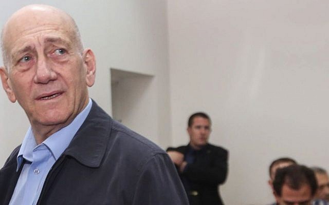 Ehud Olmert in Jerusalem  District Court on March 30,  2015 (photo credit: Gili Yohanan/POOL/Flash90)