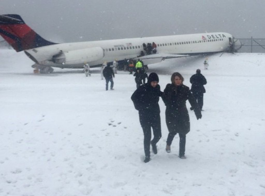 In this image provided by passenger Larry Donnell, a New York Giants NFL football player, passengers are evacuated after a Delta plane skidded off the runway at LaGuardia Airport during a snowstorm, Thursday, March, 5 2015, in New York. Delta Flight 1086, carrying 125 passengers and five crew members, veered off the runway at around 11:10 a.m., authorities said. Six people suffered non-life-threatening injuries, said Joe Pentangelo, a spokesman for the Port Authority of New York and New Jersey, which runs the airport. (photo credit: AP Photo/Larry Donnell) In this image provided by passenger Larry Donnell, a New York Giants NFL football player, passengers are evacuated after a Delta plane skidded off the runway at LaGuardia Airport during a snowstorm, Thursday, March, 5 2015, in New York. Delta Flight 1086, carrying 125 passengers and five crew members, veered off the runway at around 11:10 a.m., authorities said. Six people suffered non-life-threatening injuries, said Joe Pentangelo, a spokesman for the Port Authority of New York and New Jersey, which runs the airport. (photo credit: AP Photo/Larry Donnell)