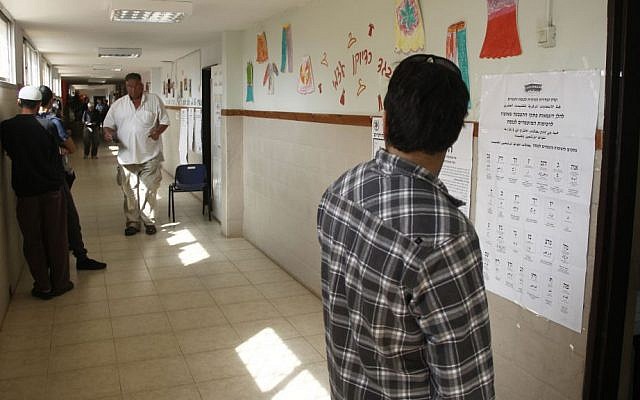 A polling station at a school near Hadera on March 17, 2015. (photo credit: Judah Ari Gross/Times of Israel)
