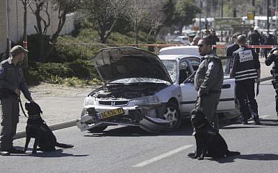 Police stand next to a car at the scene of a ramming attack in Jerusalem, March 6, 2015. (AP/Sebastian Scheiner)
