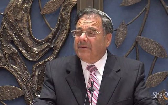 Rabbi Shlomo Riskin speaking at the Lincoln Square Synagogue. (screen capture: YouTube/JBS)