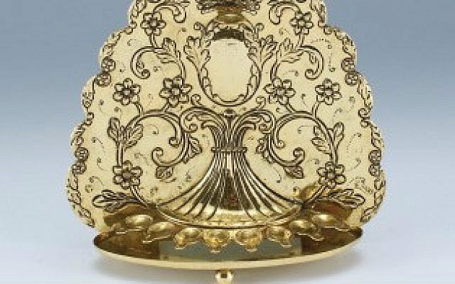 Gold travelling Hanukkah menorah. (photo credit: Courtesy of John Endlich Antiquairs/ JTA) Gold travelling Hanukkah menorah. (photo credit: Courtesy of John Endlich Antiquairs/ JTA)