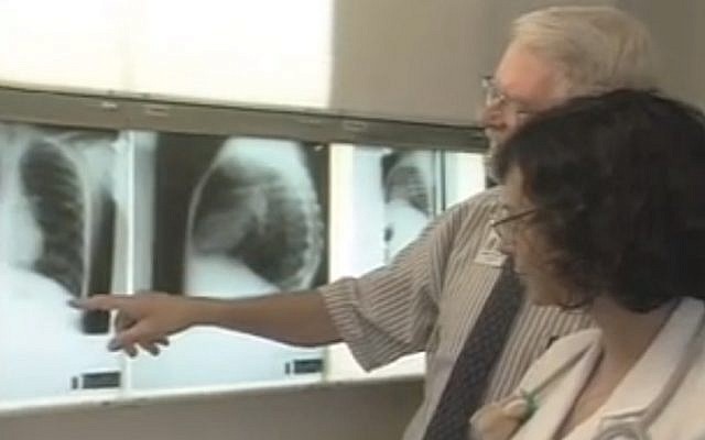 Medical staff examine x-rays of cystic fibrosis patients (Photo: Screenshot) Medical staff examine x-rays of cystic fibrosis patients (Photo: Screenshot)