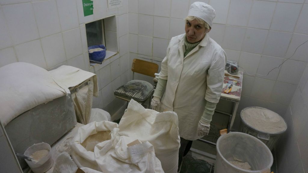 A worker at the Tiferet Hamatzot factory in Dnepropetrovsk, Ukraine, Dec. 8, 2014. (Cnaan Liphshiz/JTA) A worker at the Tiferet Hamatzot factory in Dnepropetrovsk, Ukraine, Dec. 8, 2014. (Cnaan Liphshiz/JTA)