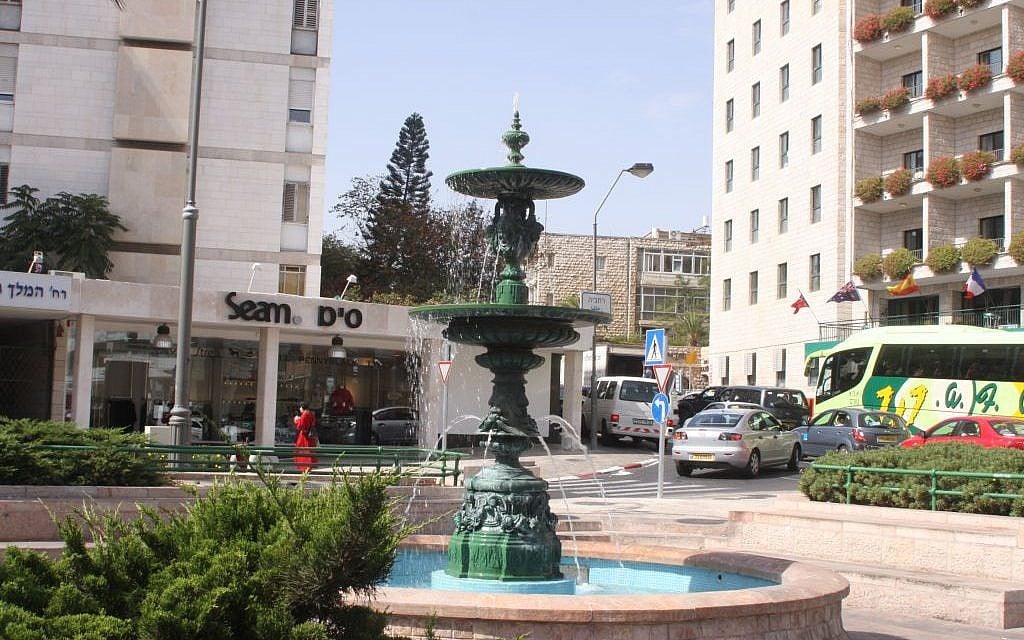 Demonstration HQ: French Square (photo credit: Shmuel Bar-Am)