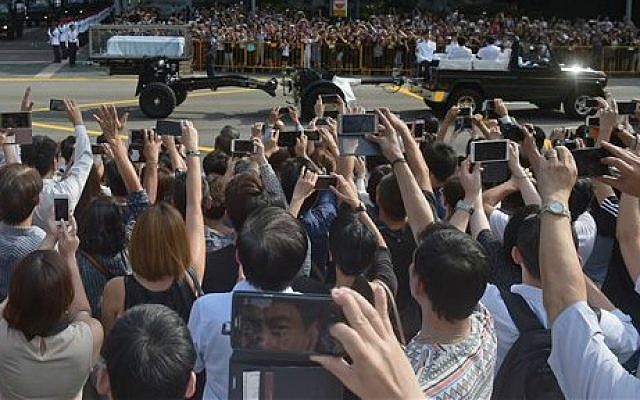 Members of the public take pictures and shout "Thank you, Mr Lee!" as the coffin of Singapore's founding father Lee Kuan Yew leaves Istana, or Presidential Palace on a ceremonial gun carriage to lie in state at parliament, Wednesday, March 25, 2015 in Singapore (photo credit: AP/Joseph Nair) Members of the public take pictures and shout "Thank you, Mr Lee!" as the coffin of Singapore's founding father Lee Kuan Yew leaves Istana, or Presidential Palace on a ceremonial gun carriage to lie in state at parliament, Wednesday, March 25, 2015 in Singapore (photo credit: AP/Joseph Nair)
