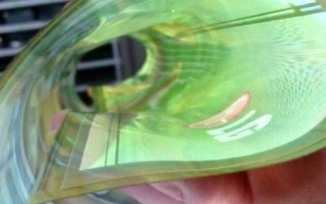 LG's roll-up screen prototype (Photo credit: Screenshot) LG's roll-up screen prototype (Photo credit: Screenshot)