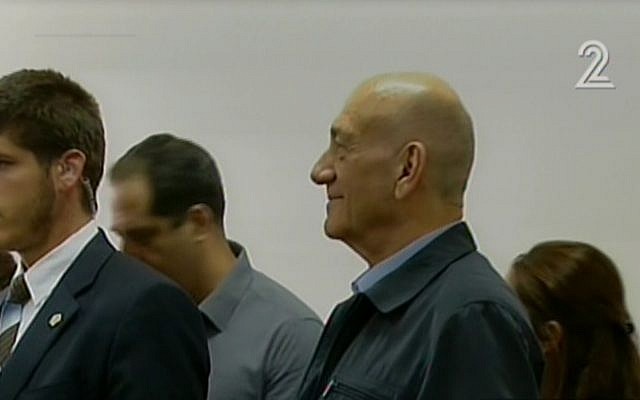 Ehud Olmert in Jerusalem court on March 30, 2015. (Screen capture: Channel 2)