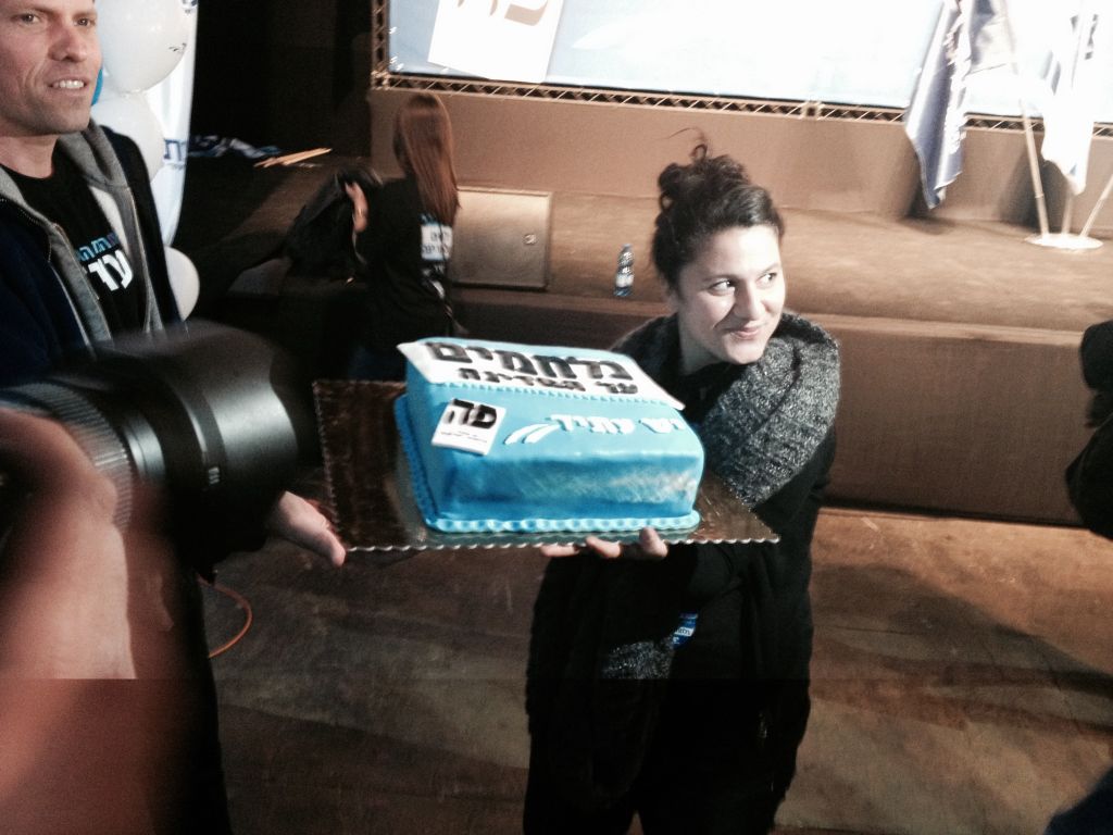 The celebratory cake at the Yesh Atid headquarters in Tel Aviv (photo credit: Jessica Steinberg/Times of Israel)