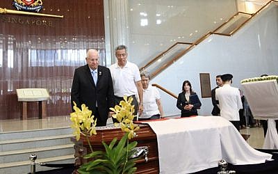 President Reuven Rivlin attends the funeral of Singapore's first prime minister, Lee Kuan Yew, accompanied by current Prime Minister Lee Hasien Loong. (photo credit: Courtesy Ministry of Communications and Information, Singapore)