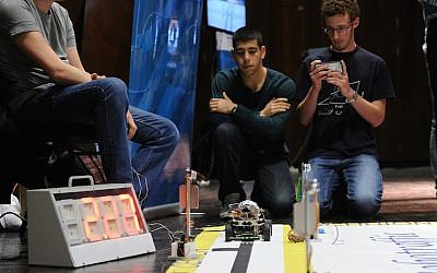 Students watch a self-driving vehicle they designed a the 2015 RoboTraffic competition (Photo credit: Shiatzo Photography Services, Technion’s Spokesperson’s Office)