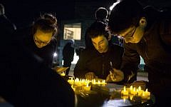 At a March 30, 2015 vigil held at Brandeis University to support victims of anti-Semitism in Europe, students wrote notes of support to an embattled Jewish community in France (photo credit: Elan Kawesch/The Times of Israel)