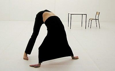 The one-man show of Xavier Le Roy's 'Self Unfinished' at the Israel Festival (Photo credit: Katrin Schoof)