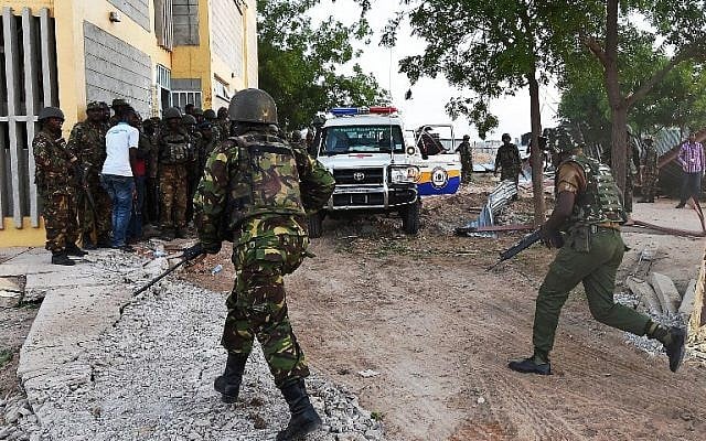 Kenyan Defense Forces run towards the Garissa University campus after an attack by Somalia's Al-Qaeda-linked al-Shabab gunmen in Garissa on April 2, 2015. (photo credit: AFP PHOTO / CARL DE SOUZA) Kenyan Defense Forces run towards the Garissa University campus after an attack by Somalia's Al-Qaeda-linked al-Shabab gunmen in Garissa on April 2, 2015. (photo credit: AFP PHOTO / CARL DE SOUZA)