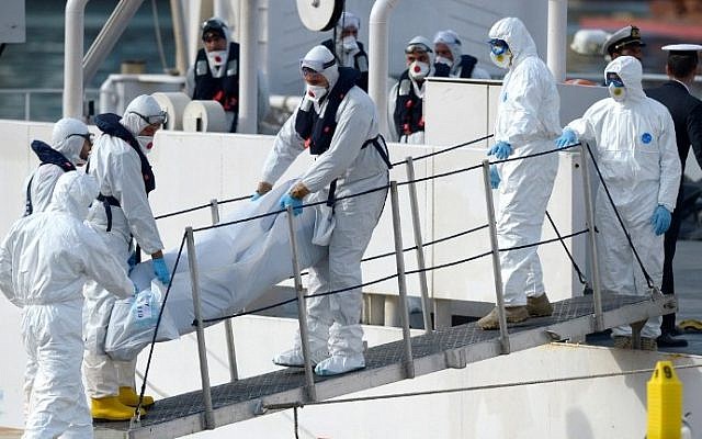 The body of a person who died after a fishing boat carrying migrants capsized off the Libyan coast, is brought ashore along with 23 others retrieved by the Italian Coast Guard vessel Bruno Gregoretti at Boiler Wharf, Senglea in Malta on April 20, 2015. Another boat sank off the coast of Greece on Monday. (Photo credit: Mathew Mirabelli) The body of a person who died after a fishing boat carrying migrants capsized off the Libyan coast, is brought ashore along with 23 others retrieved by the Italian Coast Guard vessel Bruno Gregoretti at Boiler Wharf, Senglea in Malta on April 20, 2015. Another boat sank off the coast of Greece on Monday. (Photo credit: Mathew Mirabelli)