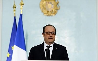 French president Francois Hollande gives a statement, Yerevan, Armenia, April 24, 2015. (AFP /ALAIN JOCARD) 